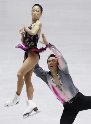 China&apos;s Shen Xue(top)/Zhao Hongbo perform during pairs short program competition of 2009-2010 ISU World Figure Skating Grand Prix Final in Tokyo, capital of Japan, December 3, 2009.