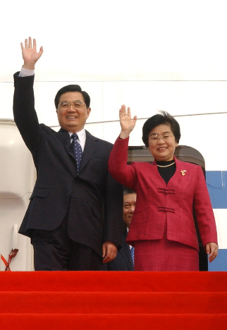 President Hu Jintao and the central government delegation arrive in Macao. 