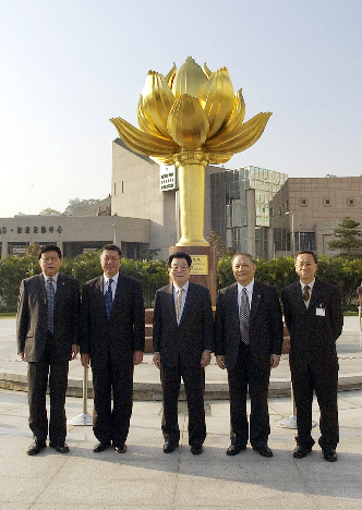 CPPCC (Chinese People's Political Consultative Conference) Chairman Li Ruihuan arrives at the Macao International Airport. Li went on his four-day visit in the Macao Special Administrative Region on Jan. 7, 2003. 