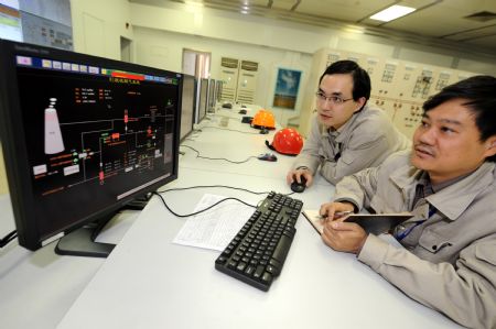 Staff members supervise the working condition of the desulfurizing installation system at the Huaneng Fuzhou Power Plant in Fuzhou, southeast China&apos;s Fujian Province, on Dec. 1, 2009. The local government of Fujian Province in recent years has successfully carried out a series of industrial policies and drastically reduced the amount of sulfur dioxide released from chimneys. [Jiang Kehong/Xinhua] 