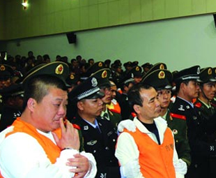 5 sentenced to death in S. China gang trial