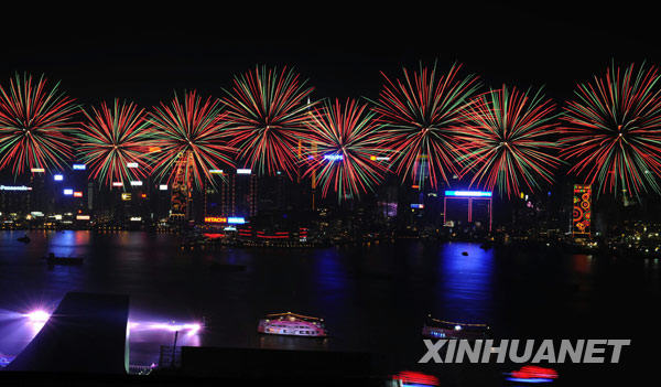 Fireworks explode over the Victoria Harbour during the opening ceremony of the 2009 East Asian Games in Hong Kong, south China, Dec. 5, 2009. [Xinhua]