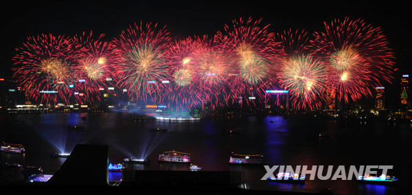 Fireworks explode over the Victoria Harbour during the opening ceremony of the 2009 East Asian Games in Hong Kong, south China, Dec. 5, 2009. [Xinhua]