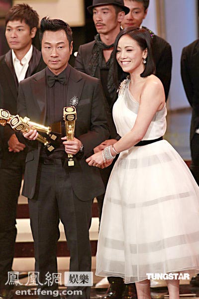 The TVB Anniversary Awards 2009 was held on Friday evening in Hong Kong, where veteran actor Wayne Lai and actress Sheren Tang were crowned TVB&apos;s king and queen. [ent.ifeng.com]