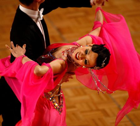 Lam Yu and Chan Man Ching (R)of China&apos;s Hong Kong compete in Slow Foxtrot of Standard competition in Dancesport at the 2009 East Asian Games in Hong Kong on Dec. 6, 2009. [Zhang Chen/Xinhua]