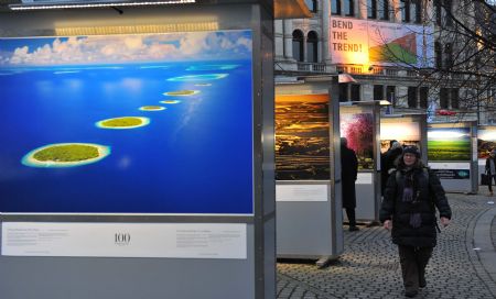 A photo exhibition on climate change is held outdoors in Danish capital Copenhagen on Dec. 6, 2009. The United Nations Climate Change Conference 2009 will open in Copenhagen on Monday. [Xu Suhui/Xinhua]