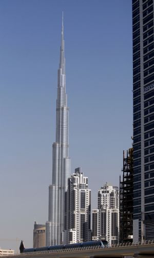 Burj Dubai, world&apos;s tallest tower, is seen in Dubai December 5, 2009. [Xinhua/Reuters]