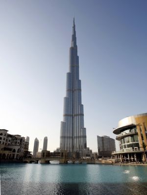 Burj Dubai, world&apos;s tallest tower, is seen in Dubai December 5, 2009. [Xinhua/Reuters]