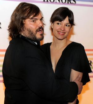 Actor Jack Black (L) jokes with photographers as he poses with his wife Tanya Hayden on the red carpet of the Kennedy Center for the Performing Arts, for the evening&apos;s gala to honor the 2009 Kennedy Center Honorees, in Washington, December 6, 2009. [Xinhua/Reuters]