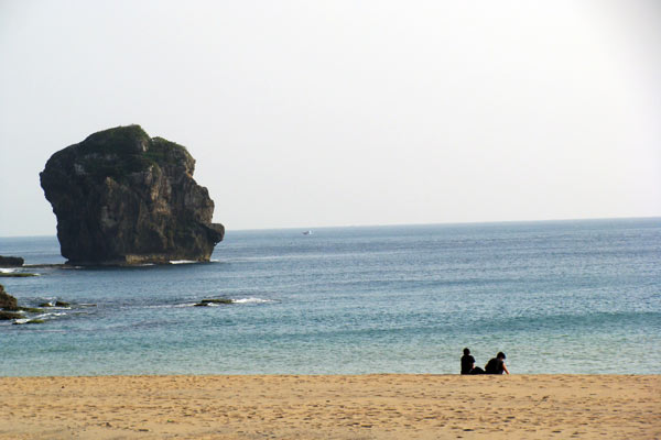 Kenting is a paradise for lovers. Located in the Hengchun Peninsula of Pingtung County, Taiwan, Kenting National Park is known as Taiwan&apos;s oldest national park. [CRI]