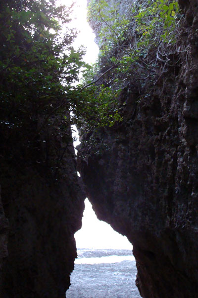 The two rocks resemble two people kissing. [CRI]