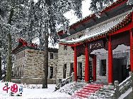 The frost, also known as 'Wusong', or rime, usually appears during winter in the areas surrounding the Songhua River. This unusual phenomenon is the result of interaction between the cold air and warm vapor from the nearby river. Beautiful rime in Jilin is regarded as one of China's four natural wonders along with the landscape of mountains and waters in Guilin, Guangxi Zhuang Autonomous Region, the Stone Forest in Yunnan province, and the Three Gorges along the Yangtze River. [Photo by Zhang Yue]