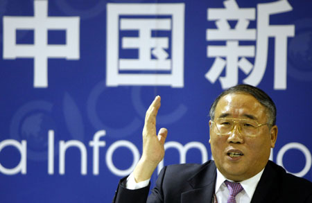 Xie Zhenhua, vice-minister of the National Development and Reform Commission of China, speaks at a press conference held in Copenhagen, Denmark, Dec. 7, 2009.[Zhang Yuwei/Xinhua]