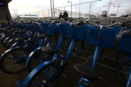 Bicycles are displayed for free usage outside the Bella Center, venue of the 15th United Nations Climate Change Conference (COP15), in Copenhagen, capital of Denmark, Dec. 8, 2009. Varaious environmental-friendly features could be seen in and outside the Bella Center as the host promised to turn the COP15 into a green conference. [Xie Xiudong/Xinhua]