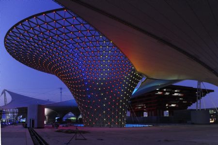 Photo taken on Dec. 6, 2009 shows the night scenery of the Sun Valleys in the World Expo Park in Shanghai, east China.[Guo Changyao/Xinhua]