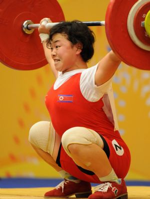 Paek Uu Hui of the DPRK competes in the women&apos;s final of 53kg category in weightlifting in the 2009 East Asian Games at Lai Chi Kok Pard Sport Centre in Hong Kong on Dec. 8, 2009. Paek Uu Hui took silver with 201kg in total (88kg in snatch, 113kg in clean and jerk).[Xinhua]