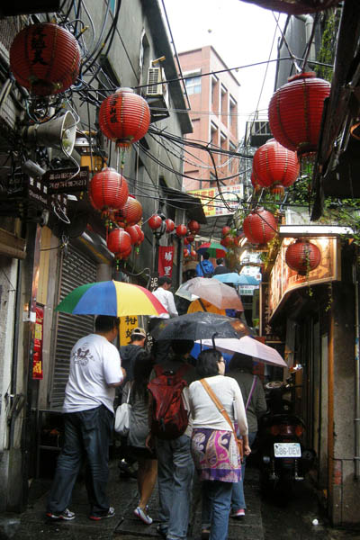 The town's historic commercial district: Jishan pedestrian street. [Photo:CRIENGLISH.com] 