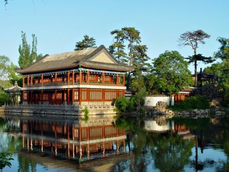 Chengde Summer Palace is located north of Chengde City and is the largest surviving royal garden in China, occupying an area of 564,000 square meters, even bigger than the Summer Palace in Beijing.