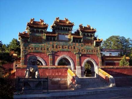 Chengde Summer Palace is located north of Chengde City and is the largest surviving royal garden in China, occupying an area of 564,000 square meters, even bigger than the Summer Palace in Beijing.