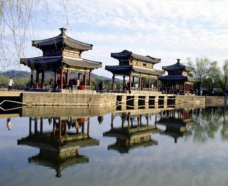 Chengde Summer Palace is located north of Chengde City and is the largest surviving royal garden in China, occupying an area of 564,000 square meters, even bigger than the Summer Palace in Beijing.