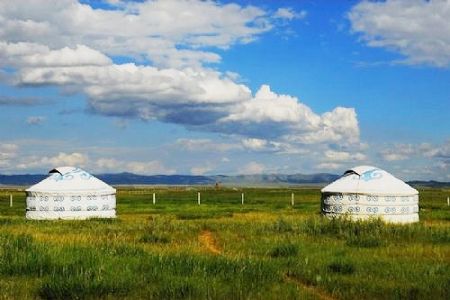 Gongger Grassland is the Mongolian grassland closest to Beijing, combining beautiful natural landscape and fascinating Mongolian folk culture. The grassland is located in Keshiketeng Banner, boasting one of the world's two remaining forests of Korean spruce wood, which is regarded as a 'living fossil'. [Globaltimes.cn] 