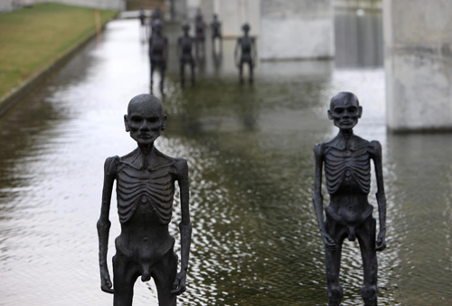 Sculptures representing the climate refugees are placed in water in Copenhagen, December 9, 2009.Climate change stands to drive as many as one billion people from their homes over the next four decades, the International Organization for Migration said in a study Tuesday.[