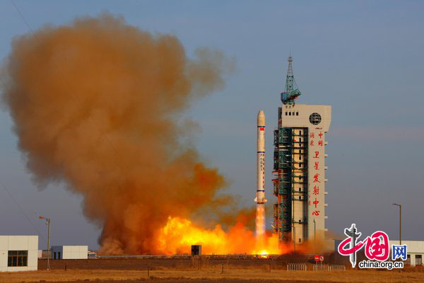 A Long March 2D rocket carrying the remote-sensing satellite &apos;Yaogan VII&apos; lifts off from the Jiuquan Satellite Launch Center in northwestern Gansu Province, December 9, 2009. It will be mainly used for scientific experiment, land resources survey, crop yield estimates and disaster prevention and reduction.[CFP]