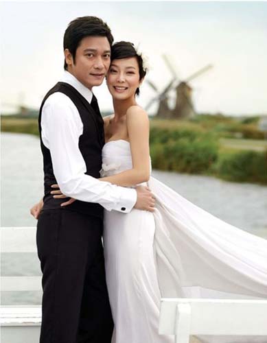 Hong Kong actor Gallen Law Ka-Leung and Chinese mainland actress Su Yan have taken a wedding photo shoot in Holland for COSMO Bride magazine. The love birds will have their wedding ceremony on December 12, 2009 in Beijing. [COSMO Bride] 