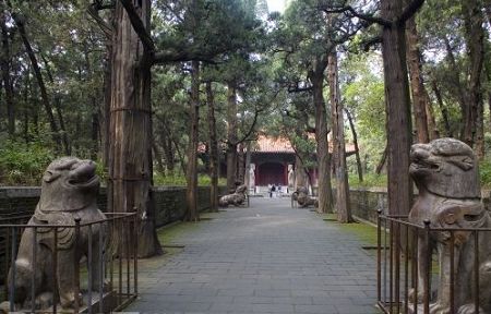 The Confucian Cemetery occupying more than 200 hectares, this cemetary has served as the family graveyard of Confucius and his descendants for more than 2,300 years. 