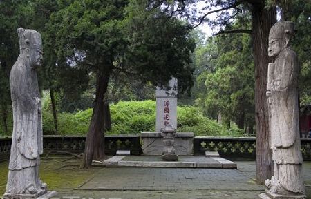 The Confucian Cemetery occupying more than 200 hectares, this cemetary has served as the family graveyard of Confucius and his descendants for more than 2,300 years. 