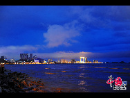 Zhuhai is a prefecture-level city on the southern coast of Guangdong province in the People's Republic of China. Located in the Pearl River Delta, Zhuhai borders Jiangmen to the northwest, Zhongshan to the north, and Macau to the south. Zhuhai was one of the original Special Economic Zones established in the 1980s. Zhuhai is also one of China's premier tourist destinations, being called the Chinese Riviera. [Photo by Liu Guoxing]