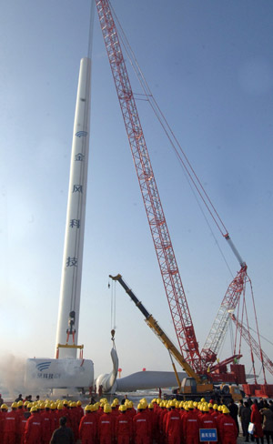 A huge wind turbine is installed in Dabancheng of northwest China&apos;s Xinjiang Uygur Autonomous Region on Dec. 10, 2009. The turbine, part of a wind power station, will contribute to the first all-China-developed wind power station that will have an installed capacity of 3 megawatts upon its completion. [Wang Fei/Xinhua]
