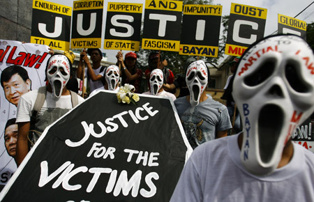 People attend a demonstration in Manila, capital of the Philippines, Dec. 10, 2009, to demand justice for 57 people who were killed in the southern Philippines two weeks ago. The demonstration was held on the occasion of the International Human Rights Day to mark the adoption of the Universal Declaration of Human Rights on Dec. 10, 1948. [Jon Fabrigar/Xinhua]