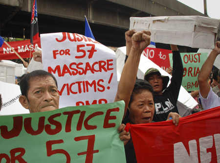 People attend a demonstration in Manila, capital of the Philippines, Dec. 10, 2009, to demand justice for 57 people who were killed in the southern Philippines two weeks ago.[Jon Fabrigar/Xinhua]