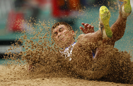 Taiwan&apos;s Chao Chih-Chien competes during the men&apos;s long jump final at the East Asian Games in Hong Kong December 10, 2009. [China Daily/Agencies] 