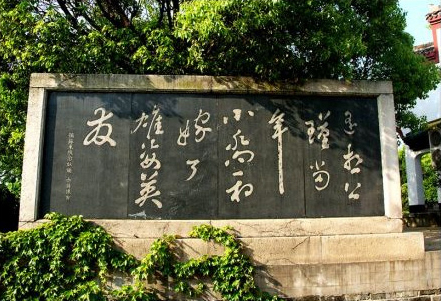  The tomb of the wife of General Zhou Yu is located in a courtyard northwest to Yueyang Tower by Dongting Lake. Xiao Qiao was described as a great beauty and the wife of Zhou, who was a general of the Wu Kingdom during the Three Kingdoms period. [Global times]