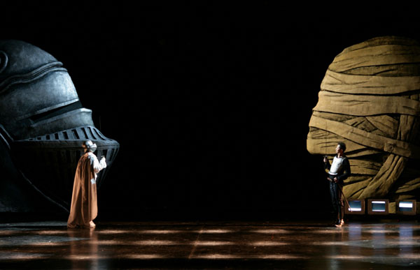 Meng Jinghui's multi-media stage drama 'Don Quixote' will run another round starting January 6, 2010 at the National Center for the Performing Arts in Beijing.