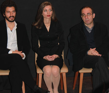 Italian actor Francesco Scianna, actress Margareth Made and director Guiseppe Tornatore (from left to right) answer questions from local media at the MOMA Broadway Cinematheque in Beijing, December 10, 2009.