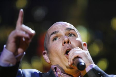 Singer Pitbull performs during the Z100 Jingle Ball in New York December 11, 2009.(Xinhua/Reuters Photo)