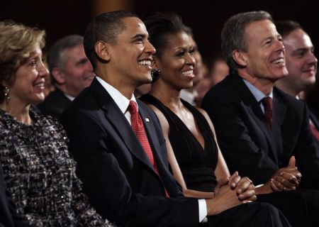 U.S. President Barack Obama and first lady Michelle Obama attend the Christmas in Washington Celebration at the National Building Museum in Washington December 13, 2009.[Xinhua/Reuters]