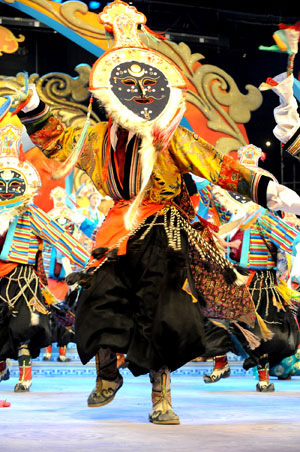 Actors perform Tibetan opera during a dress rehearsal of the evening party held by Lhasa TV station for the upcoming new year of Tibetan calendar which falls on Feb. 25, in Lhasa, capital of southwest China's Tibet Autonomous Region, Feb. 10, 2009. (Xinhua Photo) 
