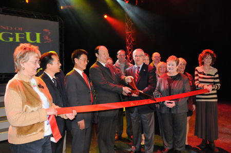 Ross Summer (5th L front), president of Commerce Chamber of Branson, and Cao Xiaoning (4th L front), general manager of China Heaven Creation, cut the ribbon at the takeover ceremony of the White House Theater in Branson, Missouri, the United States, Dec. 14, 2009. China Heaven Creation officially took over the White House Theater on Monday. 