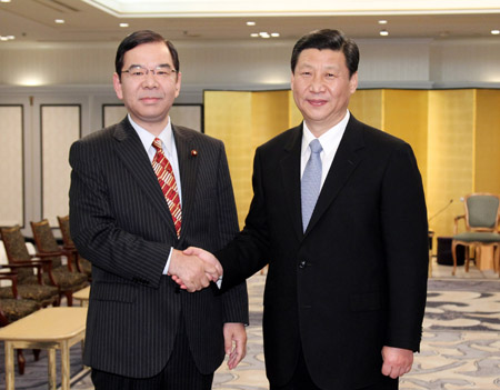 Chinese Vice President Xi Jinping (R) meets with Kazuo Shii, leader of the Japan Communist Party (JCP), in Tokyo, Japan, Dec. 15, 2009. [Xinhua]