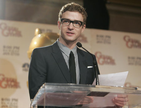 Actor and singer Justin Timberlake announces nominees at the Golden Globe Award nominations news conference in Beverly Hills, California December 15, 2009. [Xinhua/Reuters]