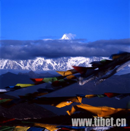 Photo shows the spectacular Namjagbarwa peak, 7,782 m above sea level, Nyingchi Prefecture, southeastern Tibet. (Photo: tibet.cn) 