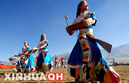 Photo taken on July 25, 2007, shows Tibetan actresses performing at the opening ceremony of the Sanjiangyuan Horse Racing Festival held in Yushu Tibetan Autonomous Prefecture, southwest Qinghai Province. (Xinhua Photo)