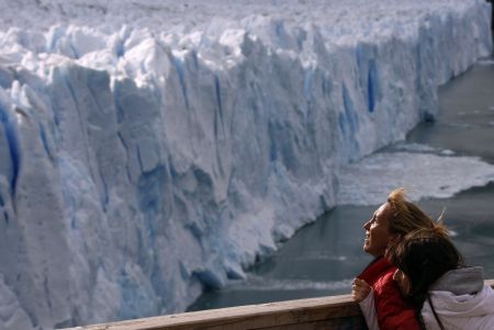 Tourists look at Argentina&apos;s Perito Moreno glacier near the city of El Calafate, in the Patagonian province of Santa Cruz, December 14, 2009.