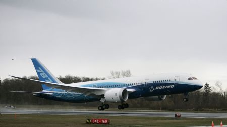 The Boeing 787 Dreamliner takes off on its maiden flight at Paine Field, December 15, 2009. 