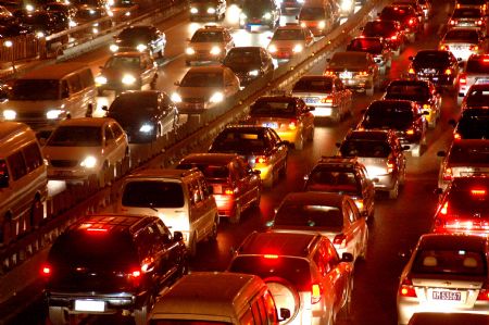 The photo taken on Dec. 15, 2009 shows the vehicle flow on the West Second Loop Road in Beijing. According to Beijing Traffic Administration, the number of motor vehicles in Beijing mounted to 3.991 million up to Dec. 13, and is expected to exceed 4 million in a few days. [Li Wenming/Xinhua]