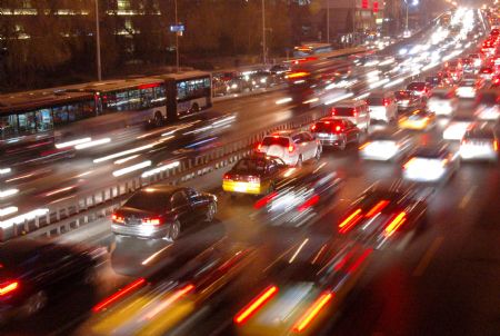 The photo taken on Dec. 15, 2009 shows the vehicle flow on the West Second Loop Road in Beijing. According to Beijing Traffic Administration, the number of motor vehicles in Beijing mounted to 3.991 million up to Dec. 13, and is expected to exceed 4 million in a few days. [Li Wenming/Xinhua]